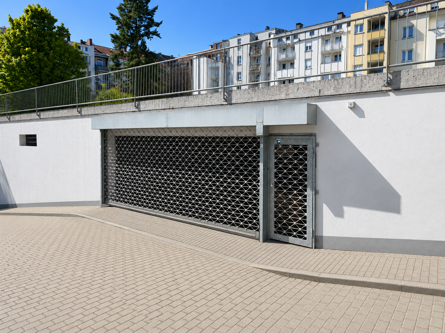 Helle Einfahrt der Tiefgarage Kiel